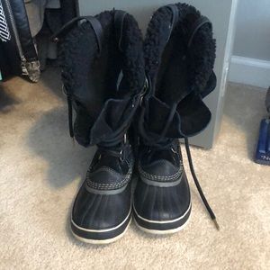 Black sorel winter boots!